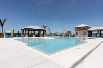 Cocoa Grand Apartments in Cocoa, FL - Foto de edificio - Building Photo