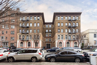 Library Hall in Brooklyn, NY - Foto de edificio - Building Photo