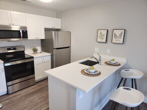 Westlake Place Apartments in South Lyon, MI - Foto de edificio - Building Photo