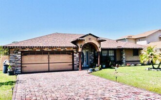 761 Americana Ct in Kissimmee, FL - Building Photo
