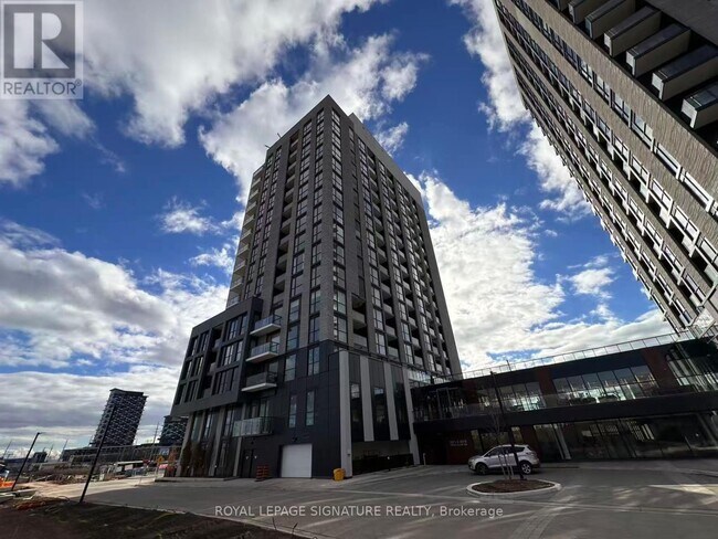 3071 Trafalgar Rd in Oakville, ON - Building Photo - Building Photo