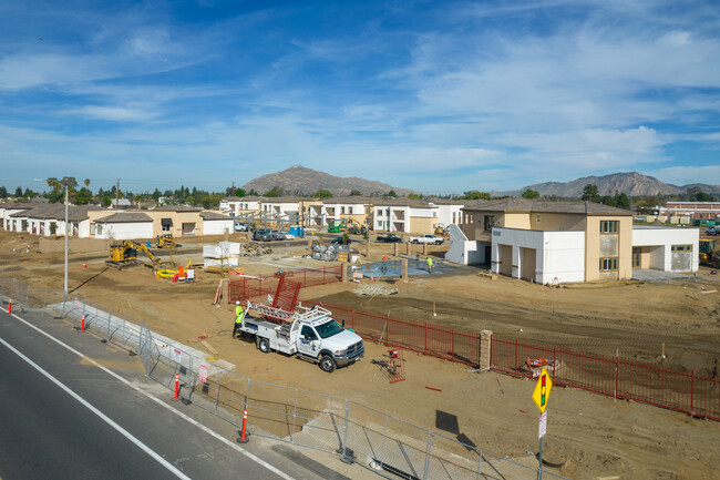 Courtyards at Cottonwood Apartments in Moreno Valley, CA - Foto de edificio - Building Photo