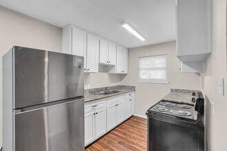 4706 Yellowstone Blvd in Houston, TX - Building Photo - Building Photo