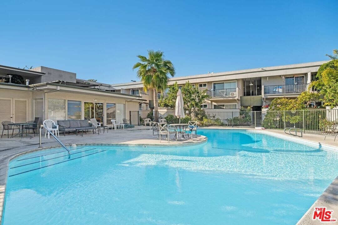 3166 S Sepulveda Blvd in Los Angeles, CA - Building Photo