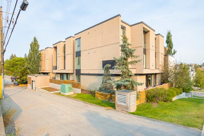 2905 16th St SW in Calgary, AB - Building Photo - Building Photo