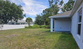 37 Laramie Dr in Palm Coast, FL - Building Photo