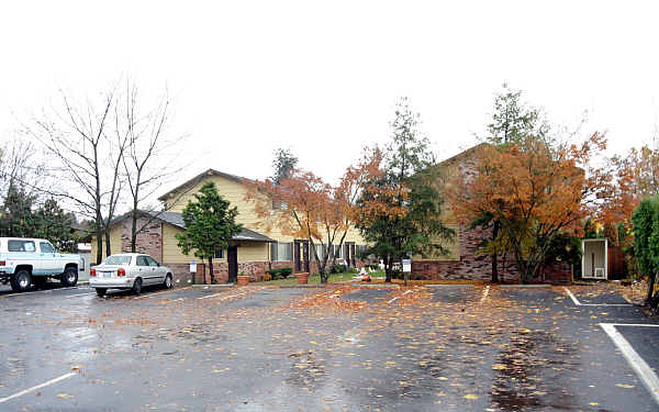 Mountain View Townhomes in Wood Village, OR - Building Photo - Building Photo