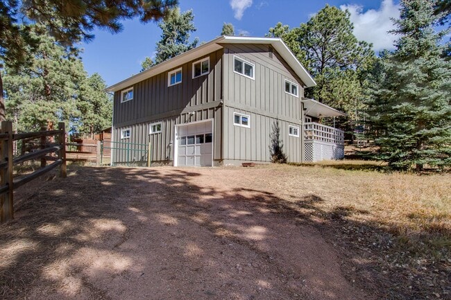 1040 Forest Hill Rd in Woodland Park, CO - Building Photo - Building Photo