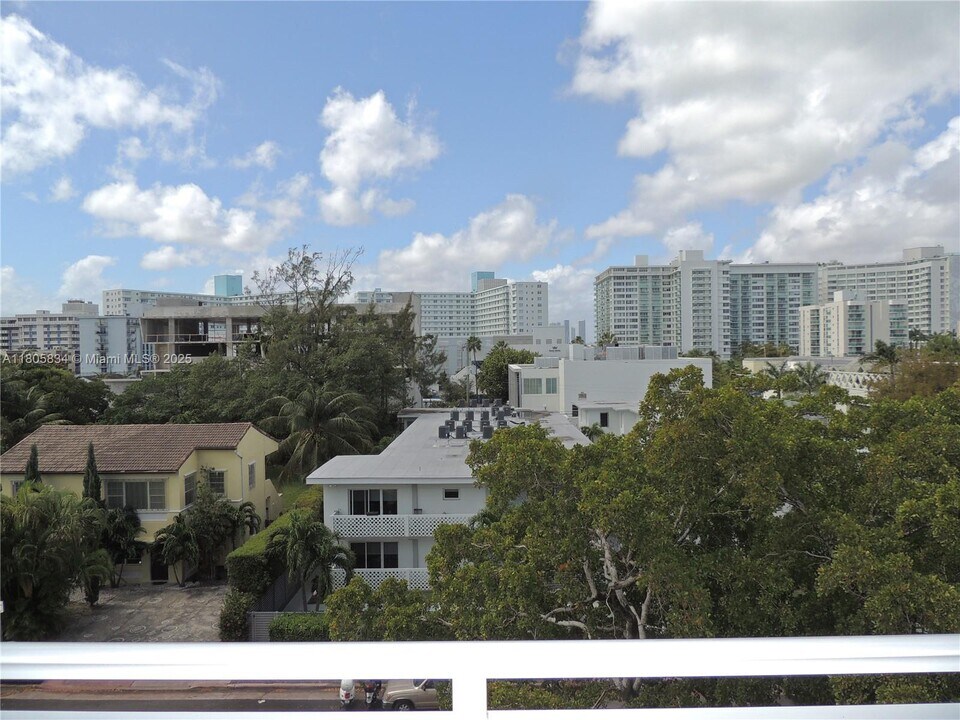 947 Lenox Ave. in Miami Beach, FL - Building Photo