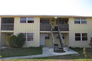 Graceland in Jensen Beach, FL - Building Photo