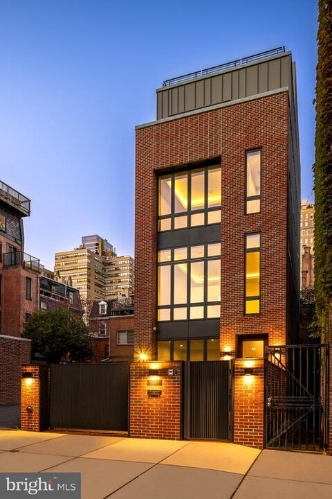 1727 Delancey Pl in Philadelphia, PA - Building Photo