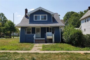 1686 Avalon Rd in Cleveland, OH - Building Photo