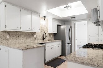 2624 Barton Hills Dr in Austin, TX - Building Photo - Building Photo