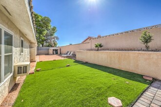 2240 Grayson Cir in Henderson, NV - Building Photo - Building Photo