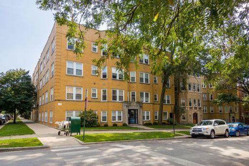 2035 W Arthur Ave in Chicago, IL - Building Photo
