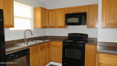 1647 Dibble Cir E in Jacksonville, FL - Building Photo - Building Photo