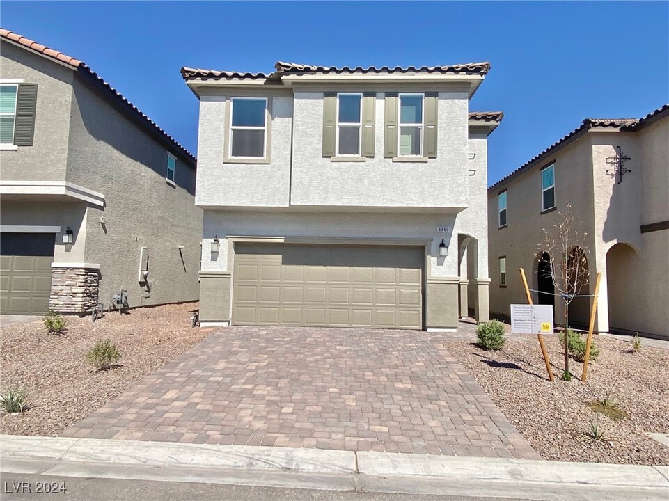 6960 Dandelion Pk Ave in Las Vegas, NV - Building Photo