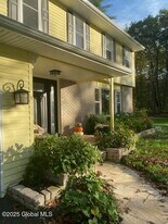 34 Ruggles Rd in Saratoga Springs, NY - Building Photo