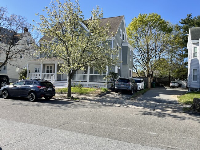 109 Magoun Ave, Unit 109