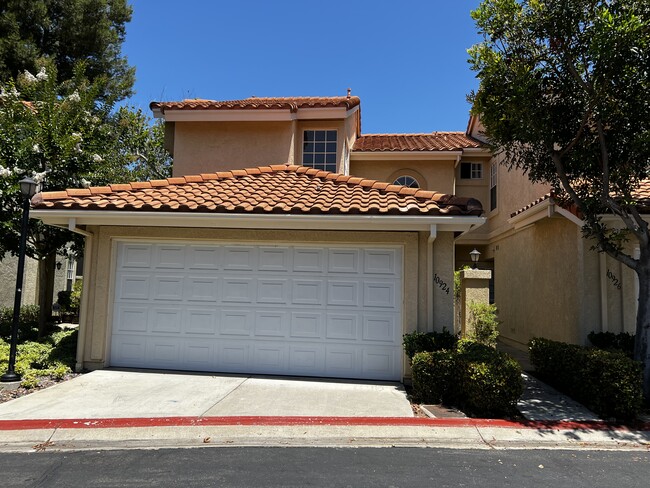 10924 Creekbridge Plz in San Diego, CA - Foto de edificio - Building Photo