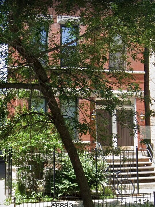 1910 N Sheffield Ave in Chicago, IL - Building Photo