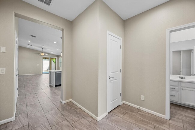 12406 W Northview Ave in Glendale, AZ - Building Photo - Building Photo