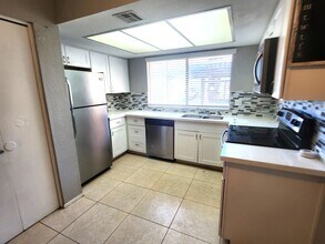 1548 W Sahuaro Dr in Phoenix, AZ - Building Photo - Building Photo