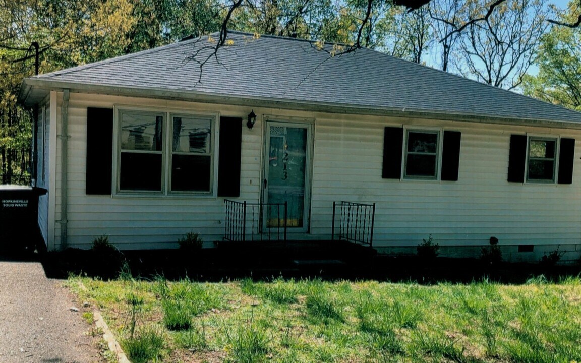 213 Hillside Ter in Hopkinsville, KY - Foto de edificio