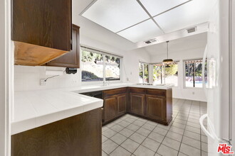 3803 San Augustine Dr in Glendale, CA - Building Photo - Building Photo