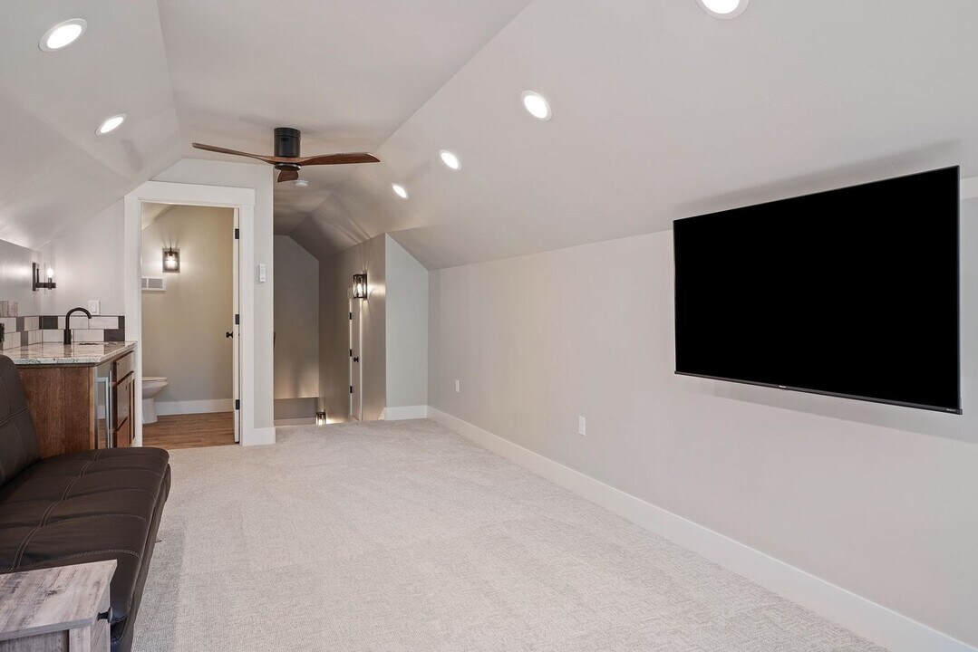 17110 Crane Dr in Bend, OR - Building Photo