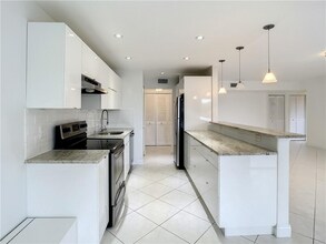 6342 Longboat Ln W in Boca Raton, FL - Foto de edificio - Building Photo