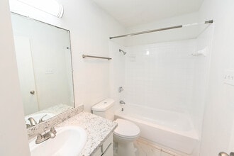 Star Villa Ana in Houston, TX - Building Photo - Building Photo