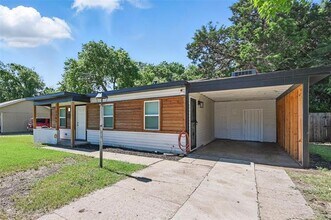 1205 Hamsted St in Fort Worth, TX - Building Photo - Building Photo