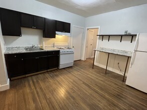 563 Buttonwood St, Unit A in Norristown, PA - Building Photo - Building Photo