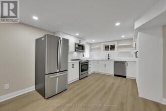 2091 Bridge Rd in Oakville, ON - Building Photo - Building Photo