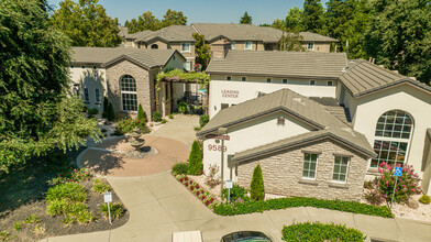 Lake Point in Elk Grove, CA - Foto de edificio - Building Photo