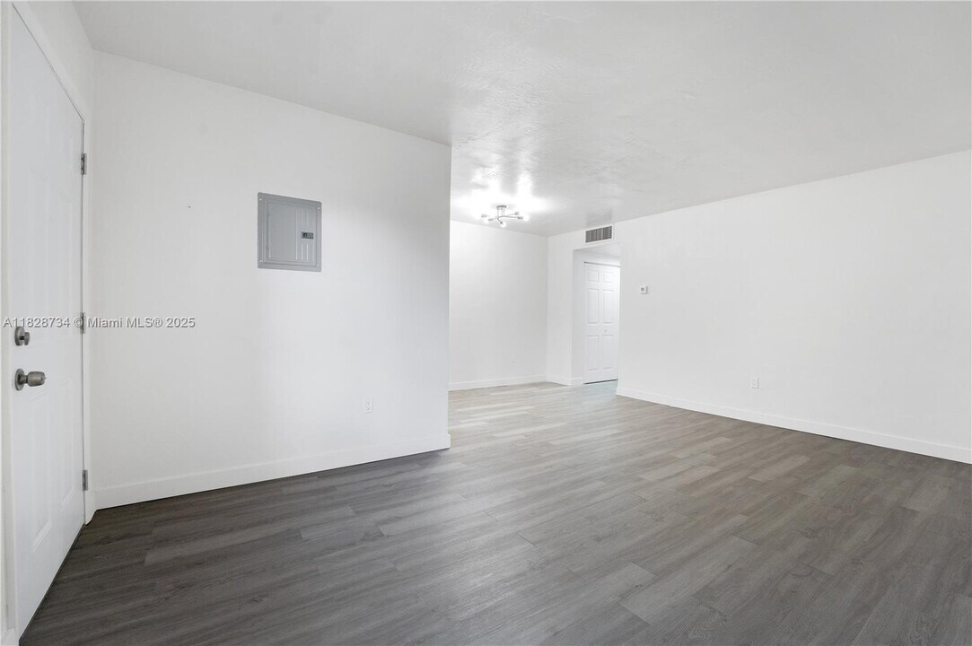 610 NE 123rd St in North Miami, FL - Building Photo