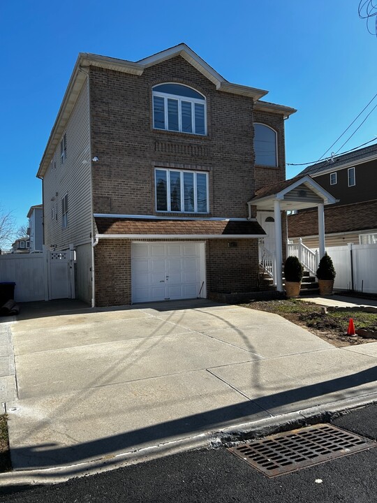 1022 Olympia Blvd in Staten Island, NY - Building Photo