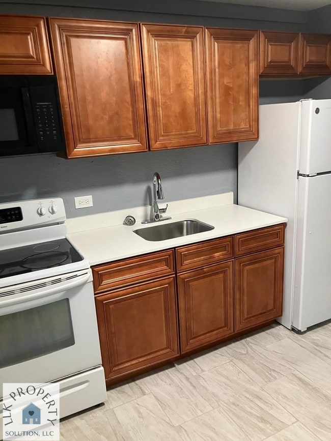 423 N Cocoanut Rd, Unit 3 in Pahokee, FL - Foto de edificio - Building Photo