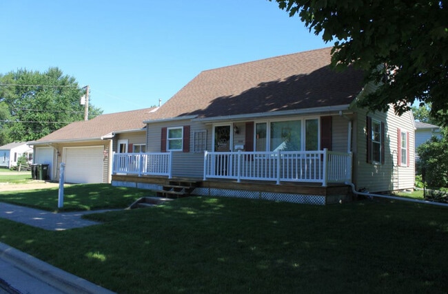 property at 1616 E 13th St