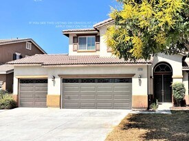 41029 Crimson Pillar Ln in Lake Elsinore, CA - Building Photo
