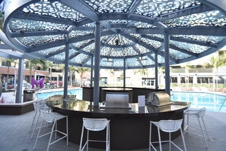 Metropolis Apartments in Irvine, CA - Foto de edificio - Building Photo