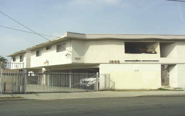 1805 S Rimpau Blvd in Los Angeles, CA - Foto de edificio