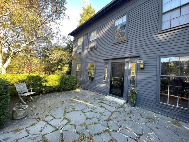 142 Pomeroy Ave in Pittsfield, MA - Building Photo - Building Photo