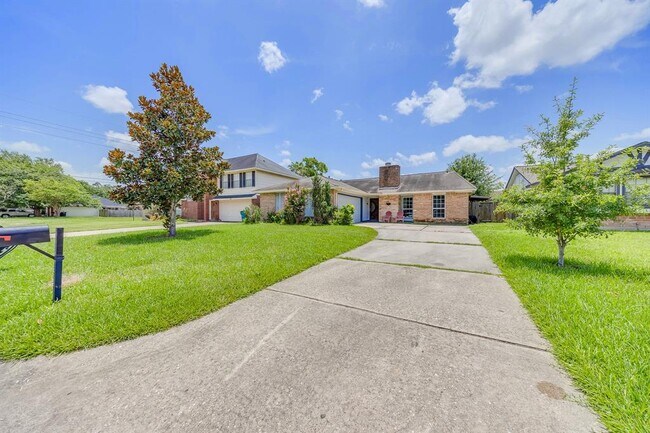 7807 Battlecreek Dr in Houston, TX - Building Photo - Building Photo