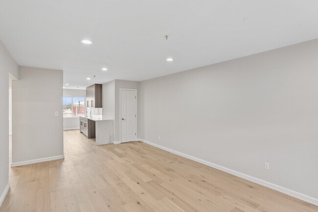 525 Bloomfield Ave in Caldwell, NJ - Foto de edificio - Building Photo