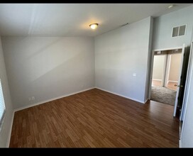 1255 Charlesworth Dr in Zephyrhills, FL - Building Photo - Building Photo