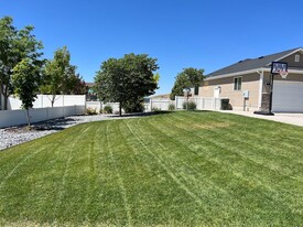 1943 Katie Ct N in Enoch, UT - Building Photo - Building Photo