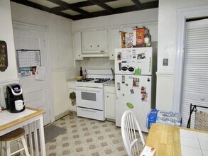 137 Bridge St, Unit A in Newton, MA - Building Photo - Building Photo