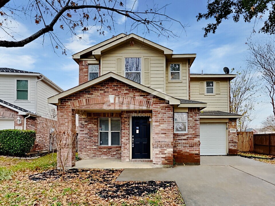 4026 Holly Leaf Ct in Dallas, TX - Building Photo